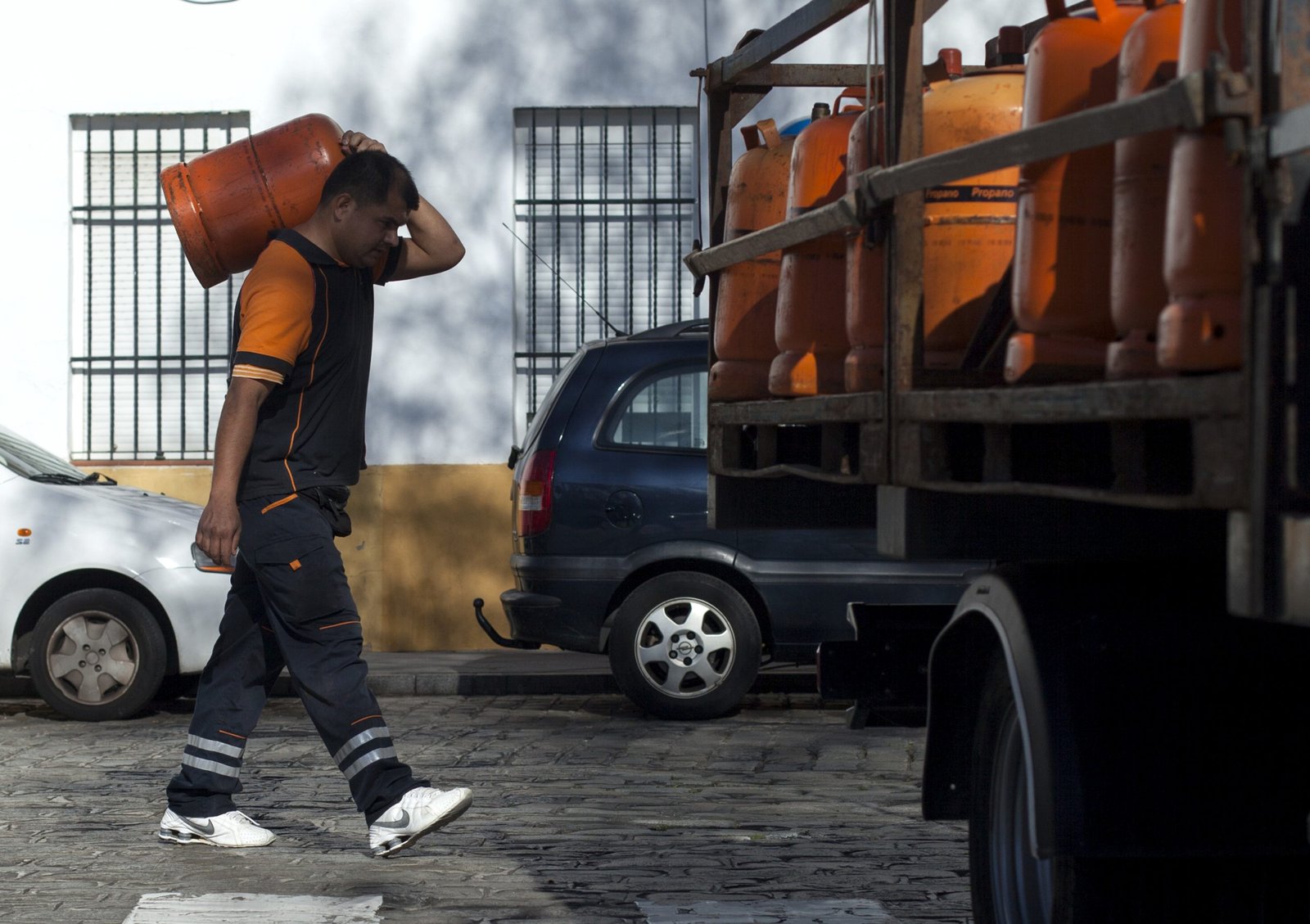 La bombona de butano baja casi un 5% a partir de mañana, a 16,79 euros