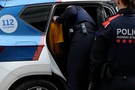 La detención de un narcotraficante por apuñalar a dos hombres permite resolver un crimen machista de 2021