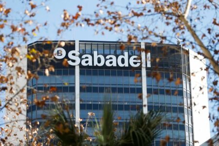 Banco Sabadell presents to the CNMC his allegations to the BBVA OPA and claims structural measures
| EUROtoday