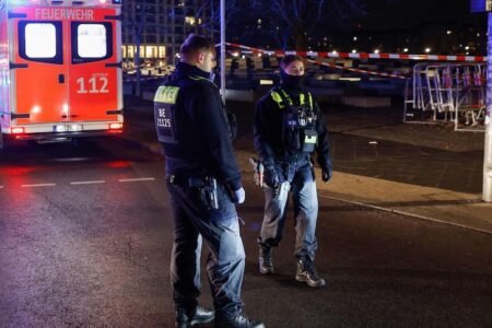 Attack in Berlin, stabbed on the Shoah memorial. Attacker on the run
 | EUROtoday