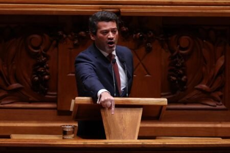 The sanitary cordon in entrance of the extremely -right in Portugal Tomb the movement of censure towards Luís Montenegro | International
 | EUROtoday