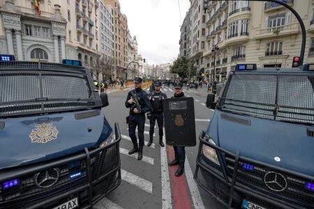 Murder of a social employee in a flooring protected in Badajoz: the police cease a minor and search for two others escaped for the crime
| EUROtoday