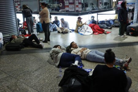 Power restored in Spain after large blackout leaves hundreds of thousands stranded
 | EUROtoday
