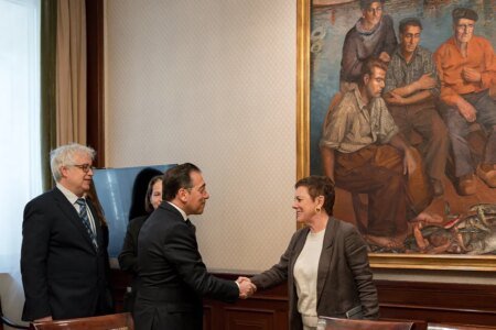 Albares meets in Congress with Bildu, PNV and BNG to elucidate the advances within the recognition of Basque and Galician within the EU
| EUROtoday