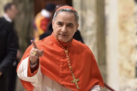 The Becciu case: the 2 letters signed by Pope Francis and a pre -election to determine if he can take part within the conclave
| EUROtoday