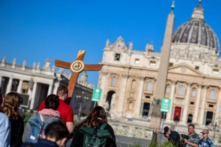 After the loss of life of Pope Francis: Approval in Petersdom: Believers say goodbye to the Pope
 | EUROtoday