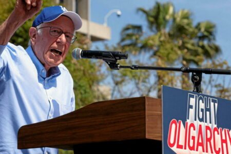 American senator Bernie Sanders, shock famous person on the Coachella competition
 | EUROtoday