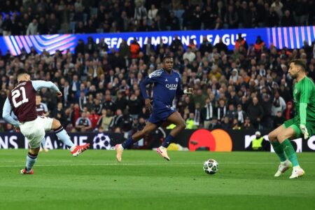 El PSG golpea primero y resiste después en Villa Park | Fútbol | Deportes | EUROtoday