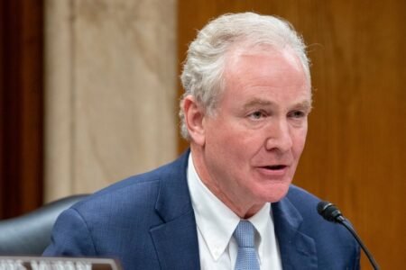 Senators To Visit El Salvador While Trump Defies Courts
 | EUROtoday
