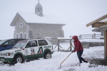Unusually heavy spring snow storm wreaks havoc within the Alps
| EUROtoday