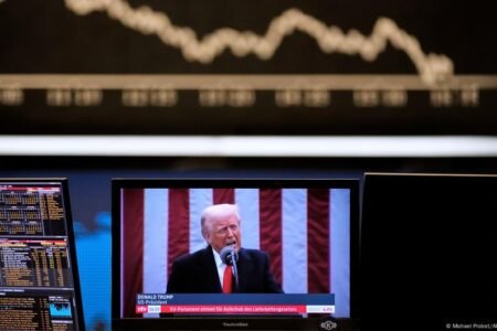 Global shares plummet as Trump tariffs stoke recession fears – DW – 04/07/2025
 | EUROtoday