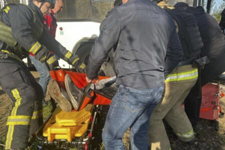 Ukraine peace talks in London collapse as Russian drone assault kills 9
| EUROtoday