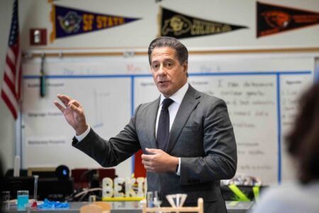 Immigration brokers turned away after making an attempt to enter LA elementary faculties
 | EUROtoday