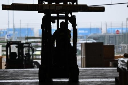 Trumps Zölle: ++ „Trifft Deutschland zum denkbar ungünstigen Zeitpunkt“ – Berlin alarmiert über US-Handelspolitik ++ Liveticker | EUROtoday