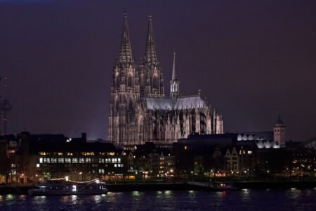 Drama in Cologne as police arrest 5 folks making an attempt to climb well-known vacationer attraction
 | EUROtoday