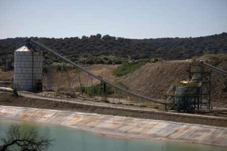 Brussels places the purple carpet to strategic mining | Business
 | EUROtoday