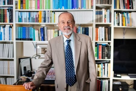 Philip Kitcher, the thinker who has given a brand new method to biology and genetic analysis, receives the border award | Science
 | EUROtoday