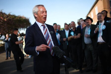 The chief of the British extremely -right, Nigel Farage, factors to Downing Street
| EUROtoday