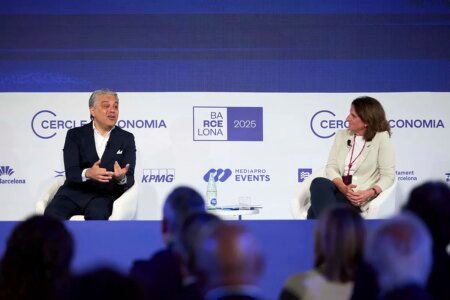 Ribera says that in "Spain have done things very well" And Meo reminds him that "It takes years to authorize rapid recharge systems"
| EUROtoday