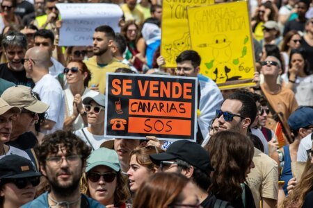 Citizen protests return to the Canary Islands to ask for a extra sustainable tourism
| EUROtoday