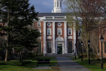 The Trump Administration prevents Harvard University from enrolling in international college students
 | EUROtoday