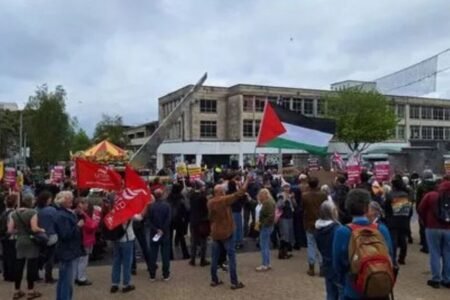 Plymouth protests LIVE: ‘Anti-government’ march sees crowd chanting ‘cease the boats’ | UK | News
 | EUROtoday