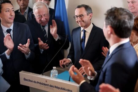 Bruno Retailleau surrounds himself together with his family for a brand new administration of the Republicans with out Laurent Wauquiez
 | EUROtoday