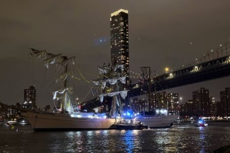 Multiple injured after Mexican navy ship hits Brooklyn Bridge: Live updates
 | EUROtoday