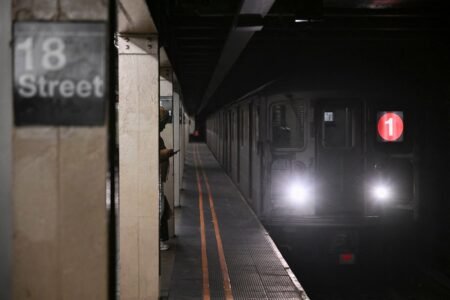 Woman strangles 20-year-old commuter on NYC subway and yells ‘I’m gonna kill you’
 | EUROtoday