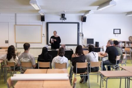 A Barcelona Institute Copy of a San Diego School Network (California) The so -called Learning Presentations, a way that reinforces the prominence of scholars of their training and has begun to increase to different facilities: the tutorial technique against the binge of selectivity | Education
 | EUROtoday