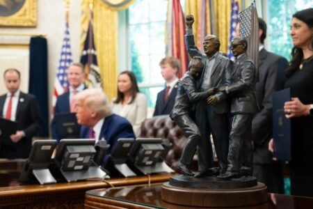 Trump provides a brand new piece of artwork to the Oval Office – a statue of himself moments after the assassination try in Butler
 | EUROtoday
