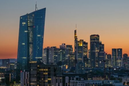 Companies are more and more lowering their workplace areas
 | EUROtoday