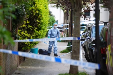 Man arrested at Luton Airport over fires at houses linked to Sir Keir Starmer
 | EUROtoday