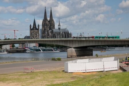 Around 20,000 evacuated in Cologne as main bomb defusal operation underway
 | EUROtoday