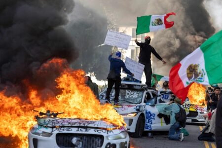 Downtown in Los Angeles: Burning automobiles and glare grenades – Randaliers are battle with the police
 | EUROtoday